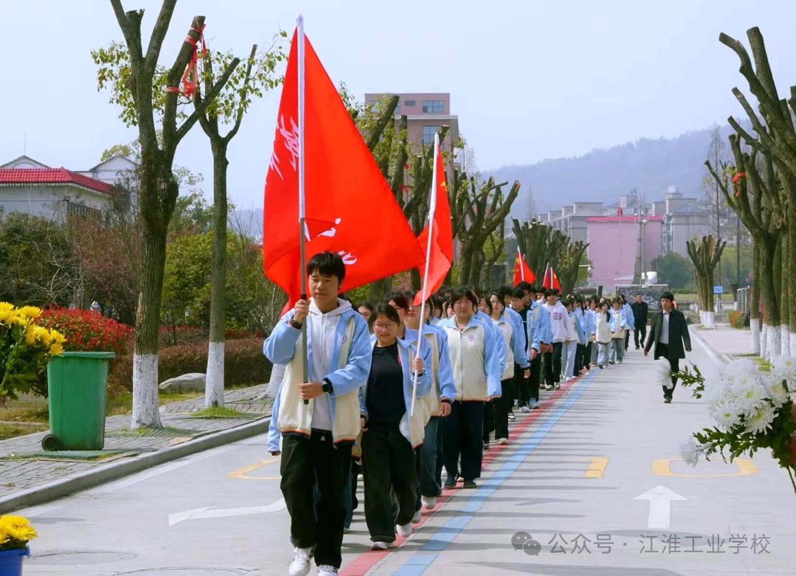 缅怀革命先烈 赓续红色血脉--江淮工业学校开展清明节主题祭奠活动